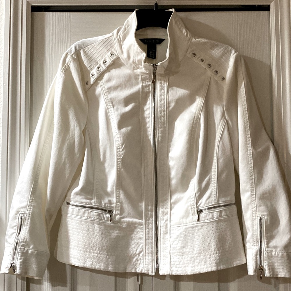 White House Black Market Size 8